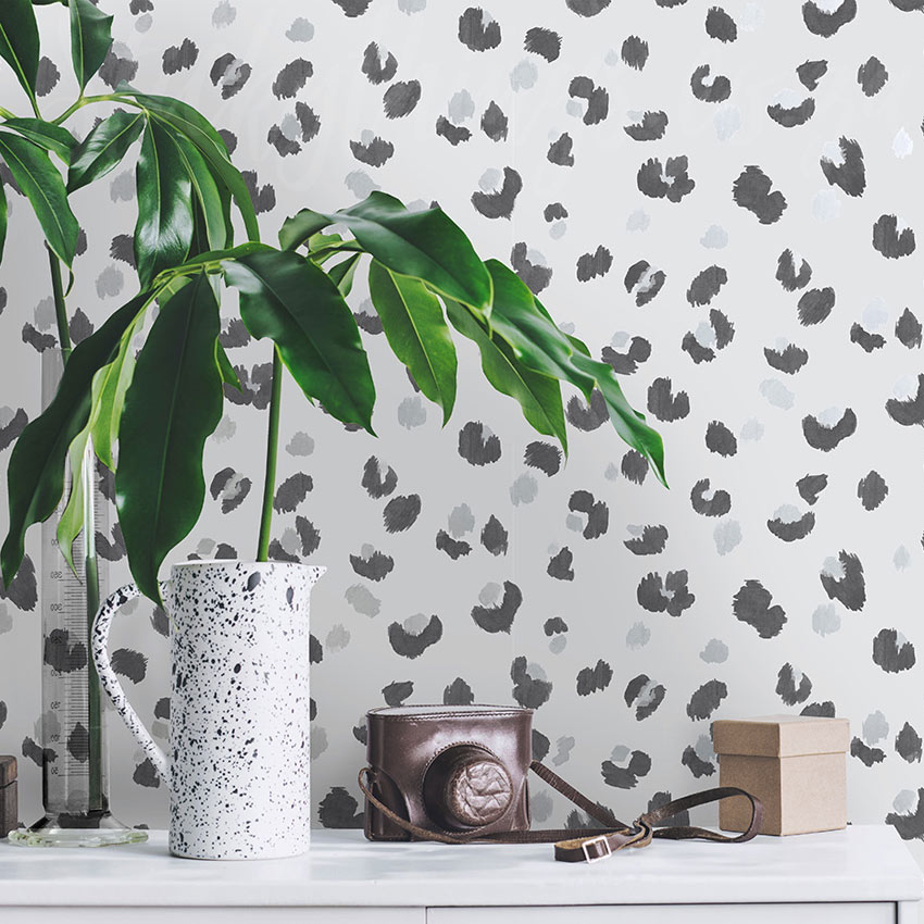 Light Grey Leopard Print Wallpaper - Metallic Silver Spots Wallpaper